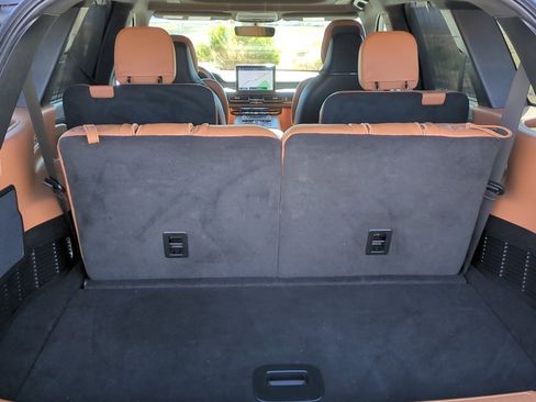 Used 2023 Lincoln Aviator Black Label w/ Dynamic Handling Package AWD/4WD image 30