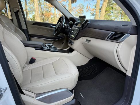 Used 2017 Mercedes-Benz GLS 550 4MATIC image 31