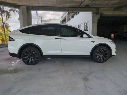 Used 2022 Tesla Model X Plaid image 4