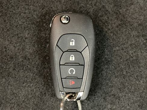 Used 2025 Chevrolet Trax RS w/ Sunroof Package FWD image 22