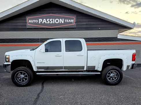 Used 2010 Chevrolet Silverado 2500 LTZ AWD/4WD image 2