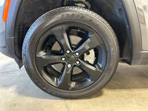 Used 2025 Jeep Grand Cherokee L Altitude AWD/4WD image 10