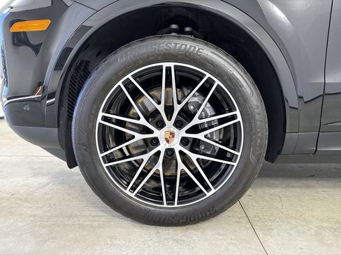 Certified 2025 Porsche Cayenne AWD/4WD image 13