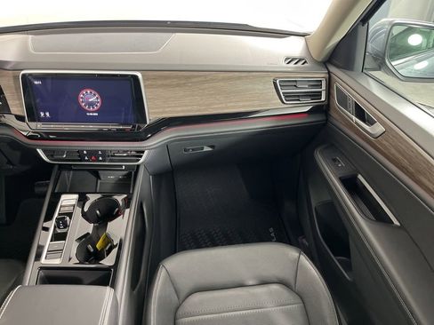 Used 2024 Volkswagen Atlas SEL image 22