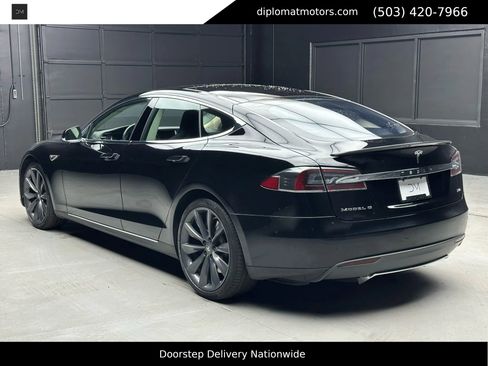 Used 2012 Tesla Model S Signature Performance image 4