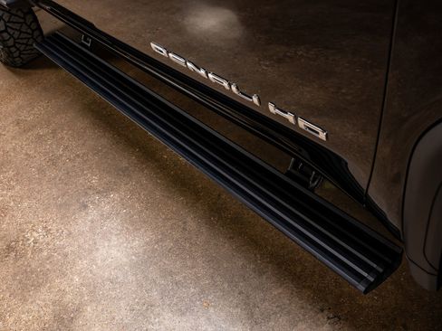 Used 2021 GMC Sierra 2500 Denali w/ Denali Black Diamond Edition image 13