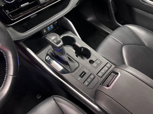 Certified 2022 Toyota Highlander XLE image 22