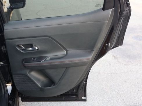 New 2025 Nissan Kicks SR image 19