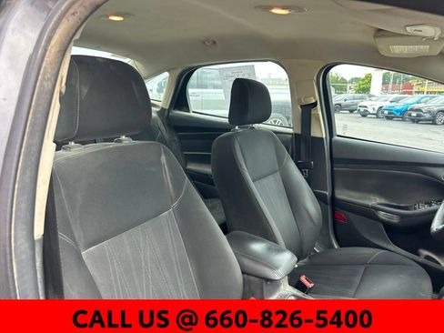 Used 2018 Ford Focus SE FWD image 6
