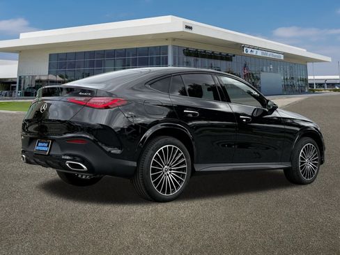 Used 2025 Mercedes-Benz GLC 300 4MATIC image 11