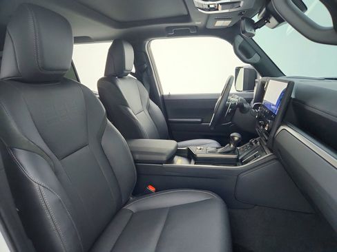 Used 2025 Lexus GX 550 w/ Accessory Package (32) AWD/4WD image 30