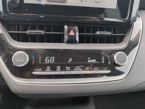 Used 2024 Toyota Corolla LE FWD image 11