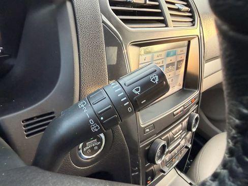 Used 2018 Ford Explorer XLT w/ Equipment Group 202A AWD/4WD image 35