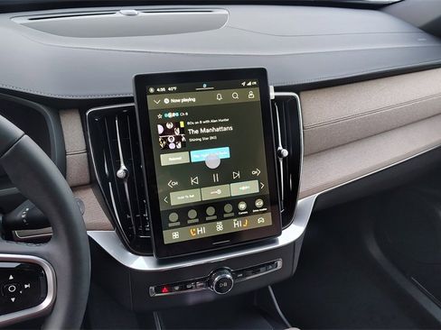 New 2026 Volvo XC90 B5 Plus image 18