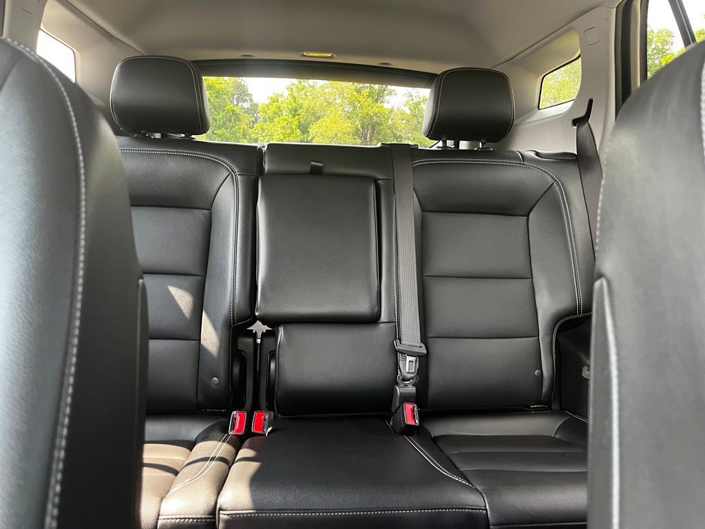 Used 2023 GMC Terrain SLT AWD/4WD image 24