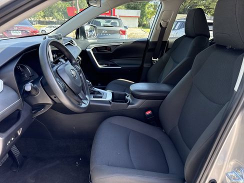 Used 2024 Toyota RAV4 LE FWD image 9