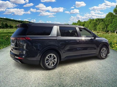 Used 2022 Kia Carnival LX image 6