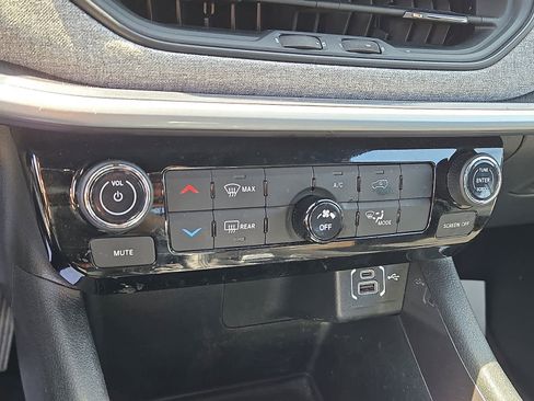 Used 2024 Jeep Compass Sport AWD/4WD image 16