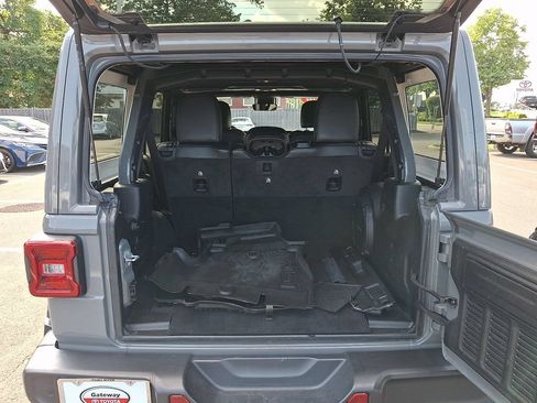 Used 2020 Jeep Wrangler Unlimited Sahara AWD/4WD image 29