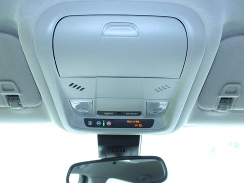 Used 2024 GMC Terrain SLE FWD image 24