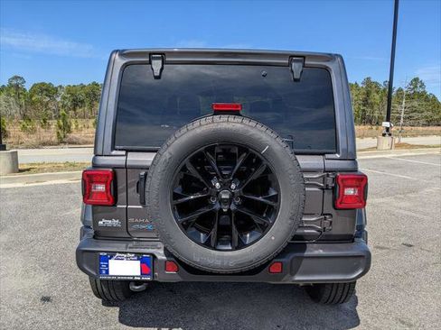 Certified 2025 Jeep Wrangler Unlimited Sahara image 19