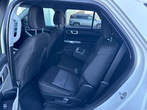 Used 2024 Ford Explorer XLT RWD image 8