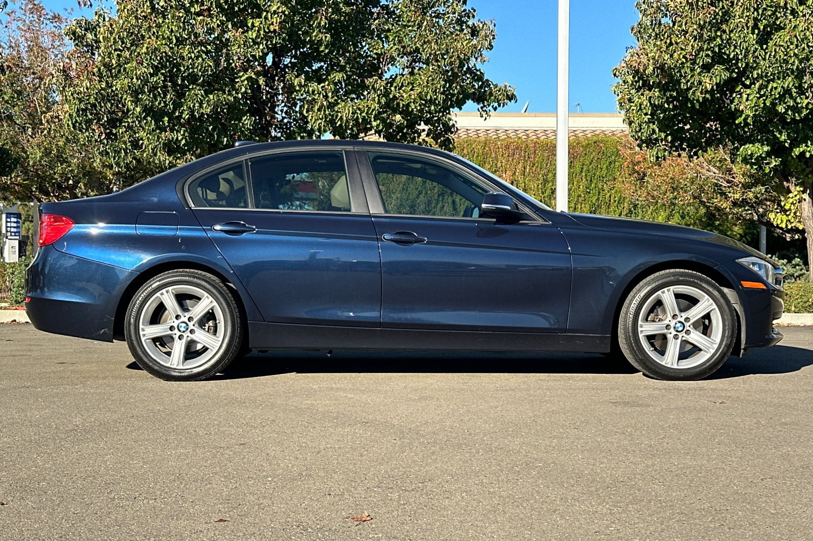 Used 2013 BMW 328i Sedan RWD image 3