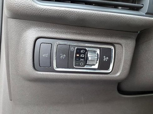 Used 2023 Lincoln Corsair Reserve w/ Equipment Group 201A image 23