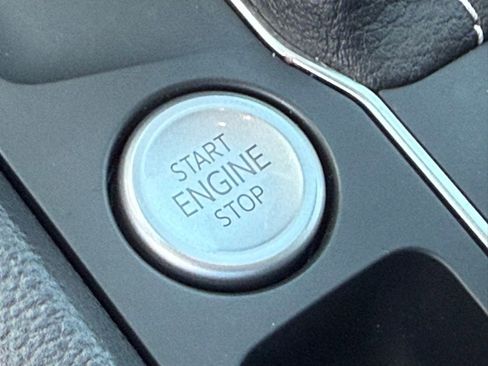 Used 2022 Volkswagen Atlas SEL Premium image 31