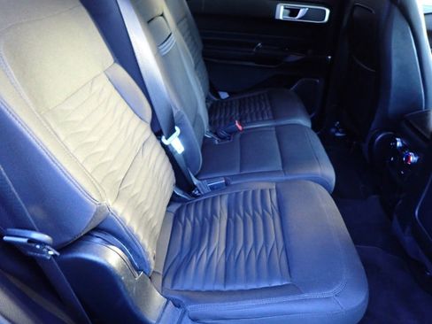 Used 2020 Ford Explorer XLT image 16