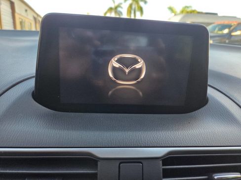 Used 2018 MAZDA MAZDA3 Touring image 9