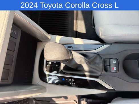 Used 2024 Toyota Corolla Cross L AWD/4WD image 26