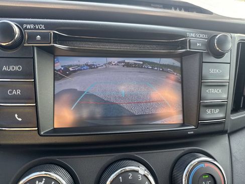 Used 2018 Toyota RAV4 LE FWD image 13