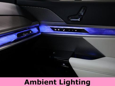 Used 2024 BMW 760i xDrive w/ Executive Package image 32