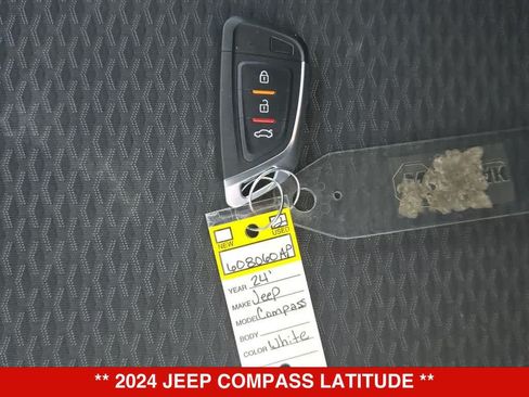 Used 2024 Jeep Compass Latitude AWD/4WD image 32