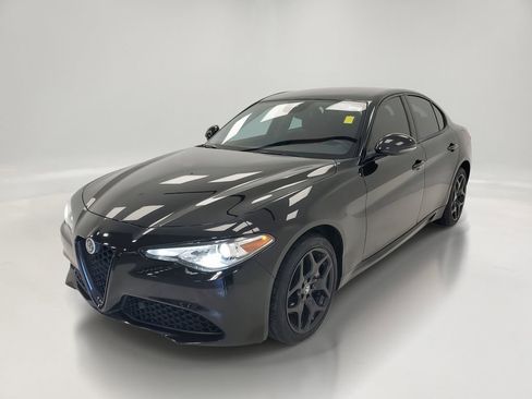 Used 2021 Alfa Romeo Giulia Sprint w/ Nero Edizione image 3