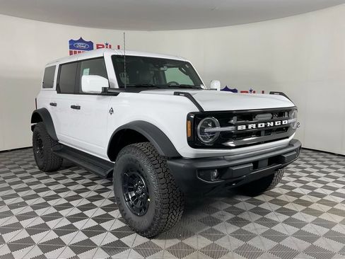 New 2026 Ford Bronco Outer Banks w/ Sasquatch Package AWD/4WD image 1
