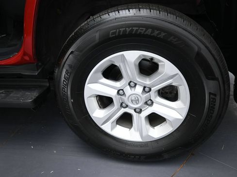 Used 2024 Toyota 4Runner SR5 AWD/4WD image 39