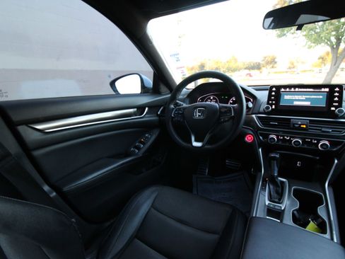 Used 2018 Honda Accord Sport image 36