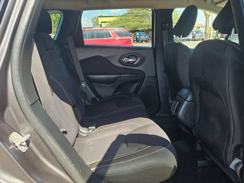 Used 2015 Jeep Cherokee Latitude AWD/4WD image 22