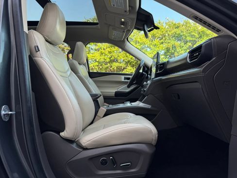 Used 2020 Ford Explorer Platinum w/ Premium Technology Package AWD/4WD image 28