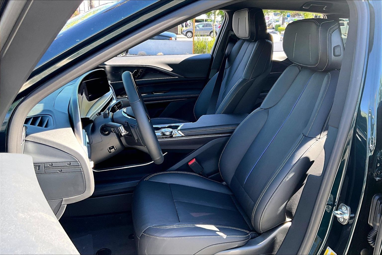 New 2026 Cadillac Lyriq Luxury w/ LPO, Floor Liner Package AWD/4WD image 9