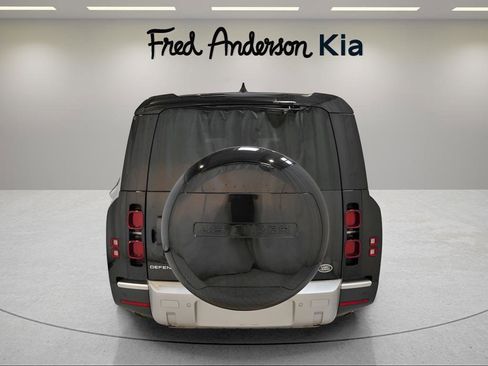 Used 2023 Land Rover Defender 130 SE image 5