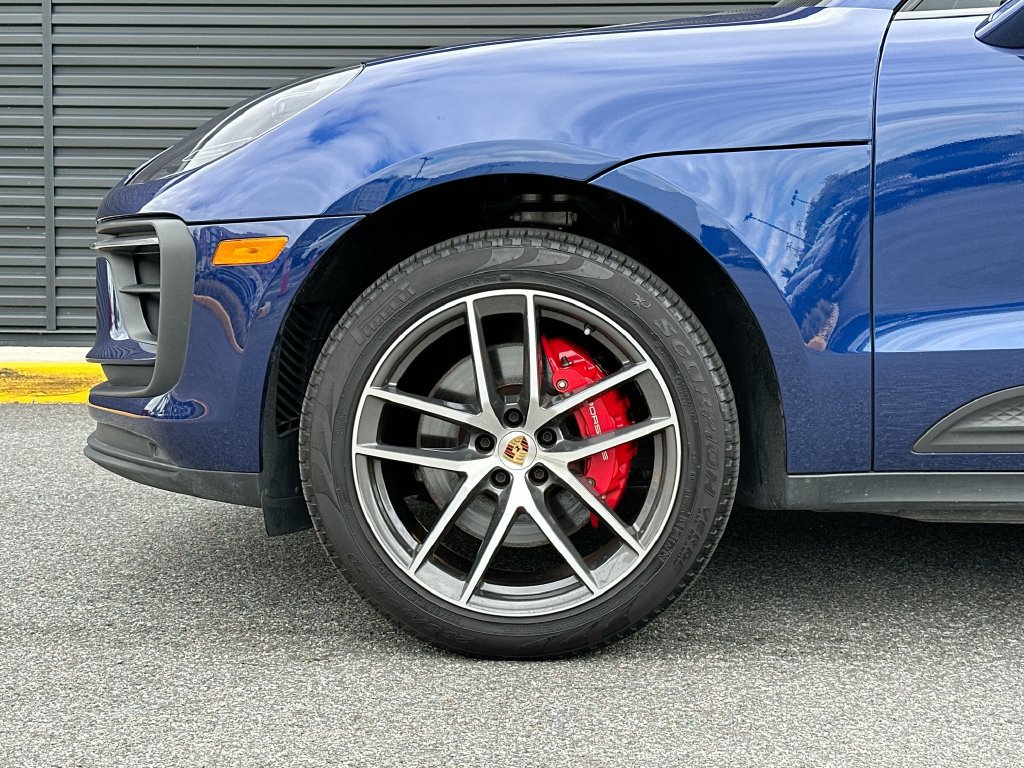 Certified 2024 Porsche Macan S AWD/4WD image 33