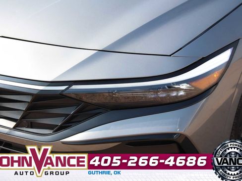 Used 2024 Hyundai Elantra Limited image 4