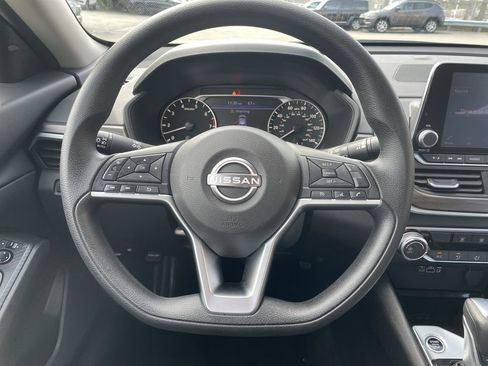 Used 2024 Nissan Altima 2.5 SV FWD image 16
