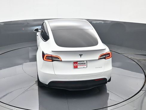 Used 2021 Tesla Model Y Long Range image 30