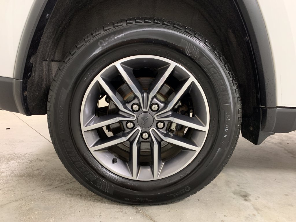Used 2020 Jeep Grand Cherokee Limited AWD/4WD image 11
