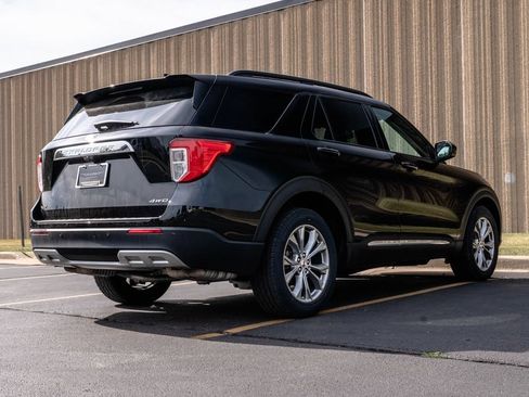 Used 2022 Ford Explorer XLT w/ Equipment Group 202A AWD/4WD image 9