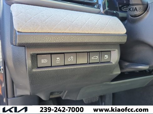 Used 2025 Toyota Camry XLE FWD image 24